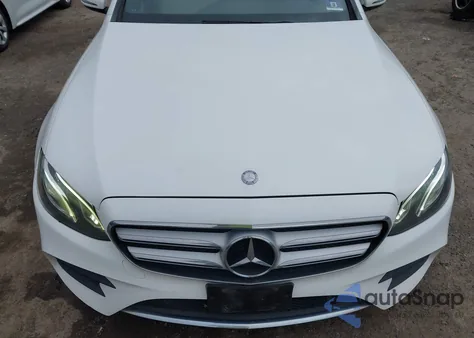 2017 Mercedes-Benz E 300 4Matic z USA, uszkodzony, nr VIN WDDZF4KBXHA014852